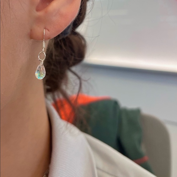 Teardrop luminescent dangling earrings - Picture 2 of 2